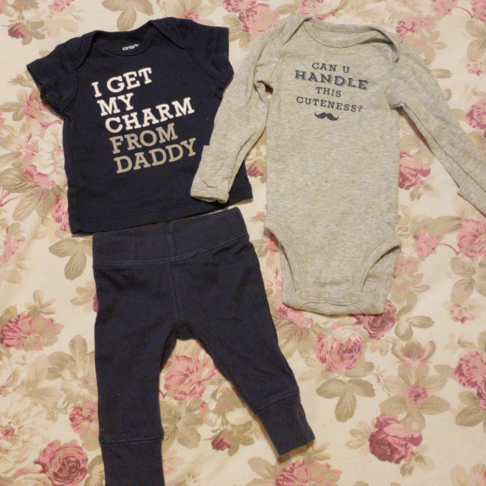 A short sleeve shirt and long sleeve shirt with pa